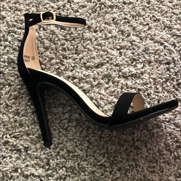 Heels - Picture 3 of 3